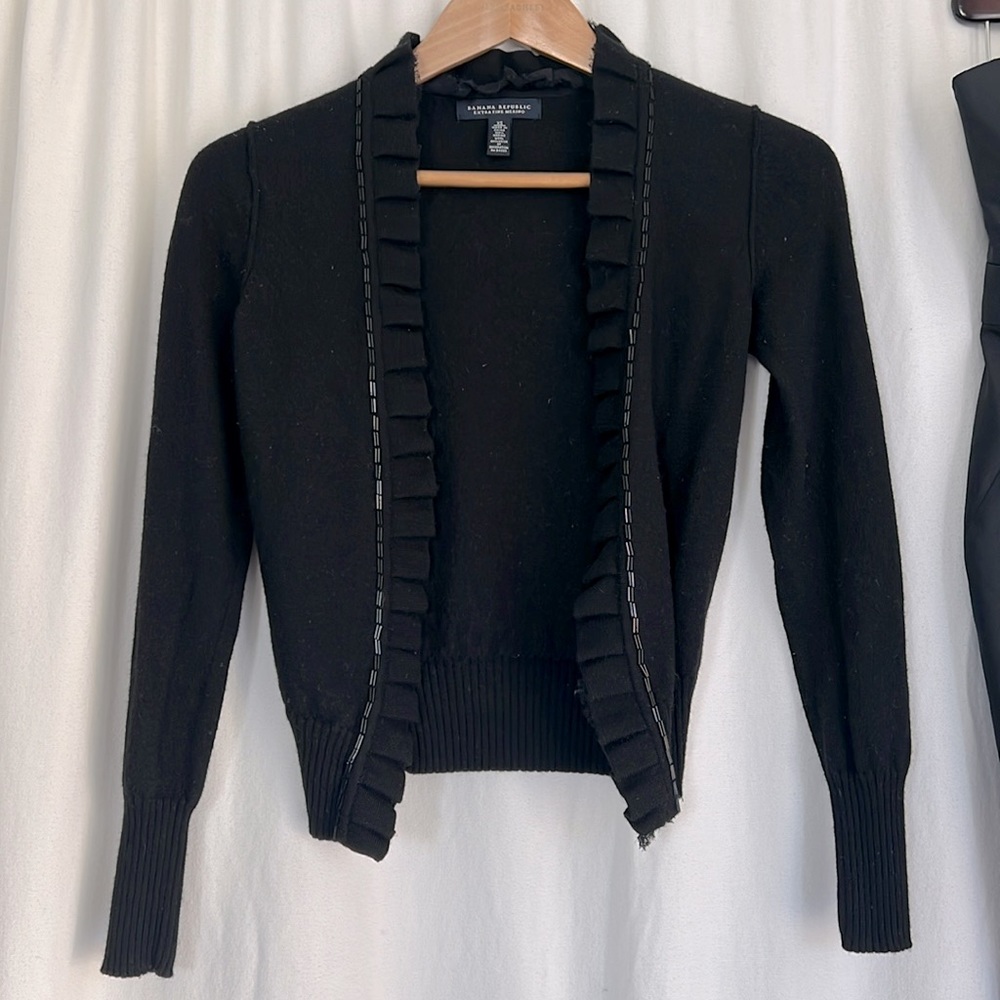 Banana Republic XS Black fine merino sweater cardigan, cropped, close fit